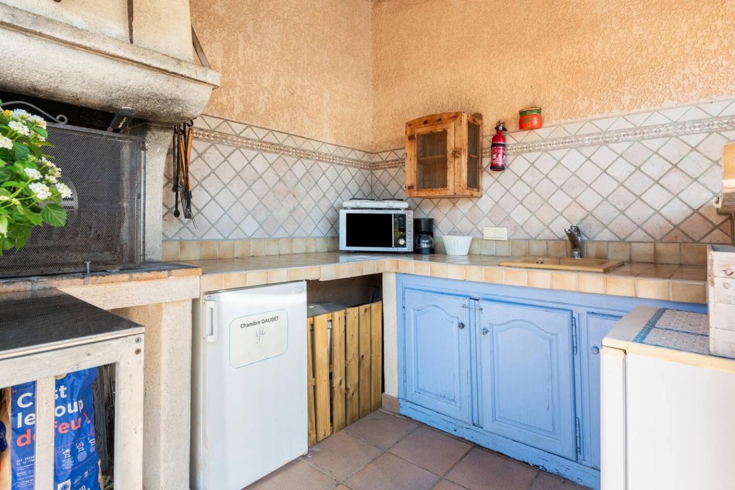 Chambre Et Table D'Hotes Villa Pomponette Nans-les-Pins Zewnętrze zdjęcie